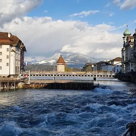 Romantisches Studio In Der City Luzern Yellow Exterior photo