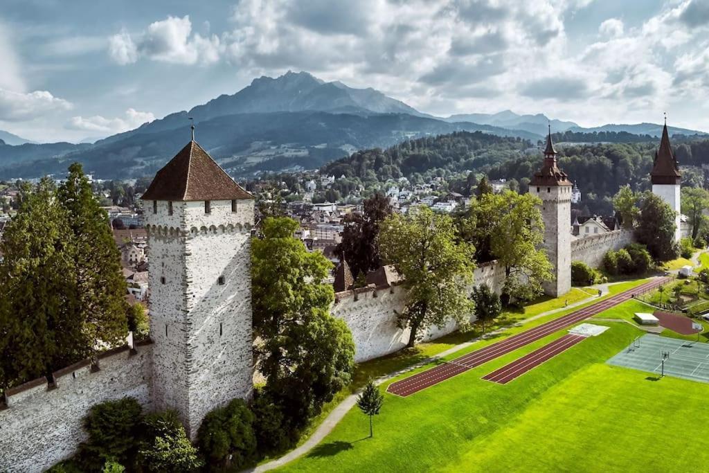 Romantisches In Der Yellow Lucerne